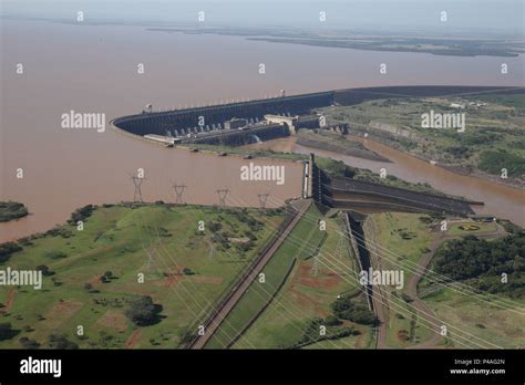 FOZ DO IGUAÇU PR 08 08 2015 HIDRELÉTRICA DE ITAIPÚ Vista aérea da