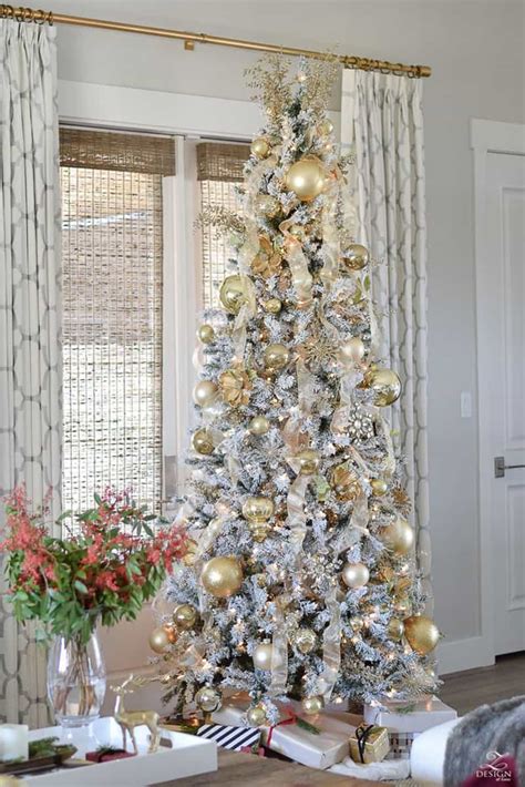 Beautiful Ideas to Deck up Your Frosted Christmas Tree