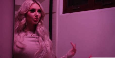 Sexy Blonde Escort Kayley