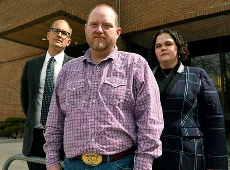 À ans le sexe gay lui a valu ans de prison Le Montana l a fait enregistrer comme