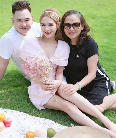 Hot girl vừa tròn 18 tuổi được thiếu gia nổi tiếng hỏi cưới sau 3 năm chưa có con được vì 1 vấn đề