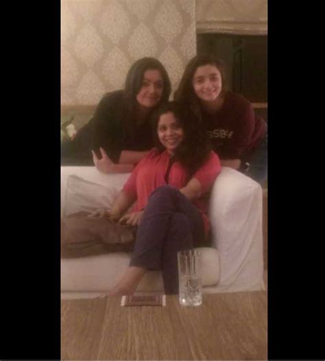 Movie Reviews: Bollywood Sisters: Alia and Pooja Bhatt