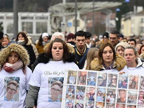 Quatro condenados na França por bullying contra adolescente gay que se suicidou Folha PE