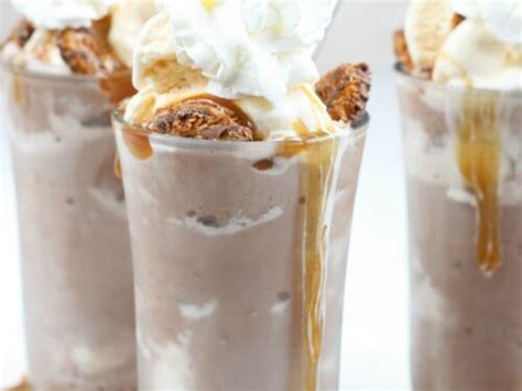 Easy Caramel Frozen Hot Chocolate A Farmgirl S Kitchen