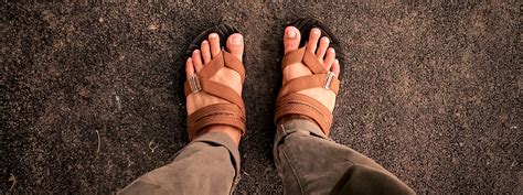 Иностранцы удивляются: зачем русские надевают носки под сандалии?