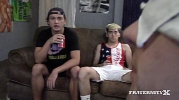 Cubre Al Aspirante A Hermano En Escupir Y Semen XVIDEOS