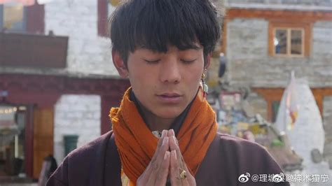 Hot boy Tây Tạng gây bão mạng xã hội đã có Weibo và còn dùng cả iPhone 12 Pro