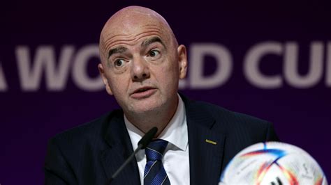 Il Capo Della Fifa Mi Sento Gay Noi Europei Dovremmo Scusarci Per Mila Anni