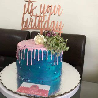 Pastel Naked Cake con Flores Pastelería a Domicilio