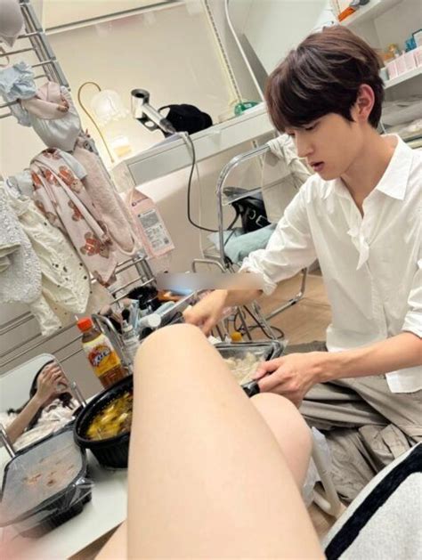 Âm mưu của nàng hot girl tung ảnh nóng hẹn hò bí mật với nam ca sĩ đình đám