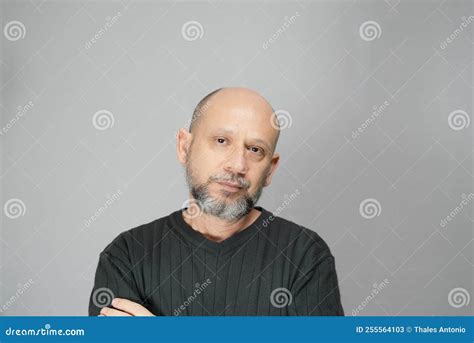 Portrait De L Homme Mature Debout Sur Fond Blanc Homme Barbu Image Stock Image Du Frais