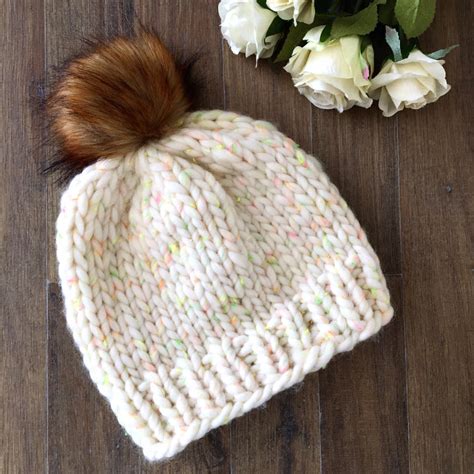 Плетени вълнени шапки с помпон - Handmasters.bg