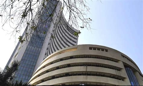 Stock Market Today Sensex Down Nearly 200 Points Nifty At 17800 As Banks And It Drag