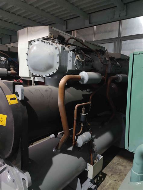 开利螺杆机二手工作977小时开利螺杆式水冷冷水机组1343KW接商场拆除 - 污水处理频道