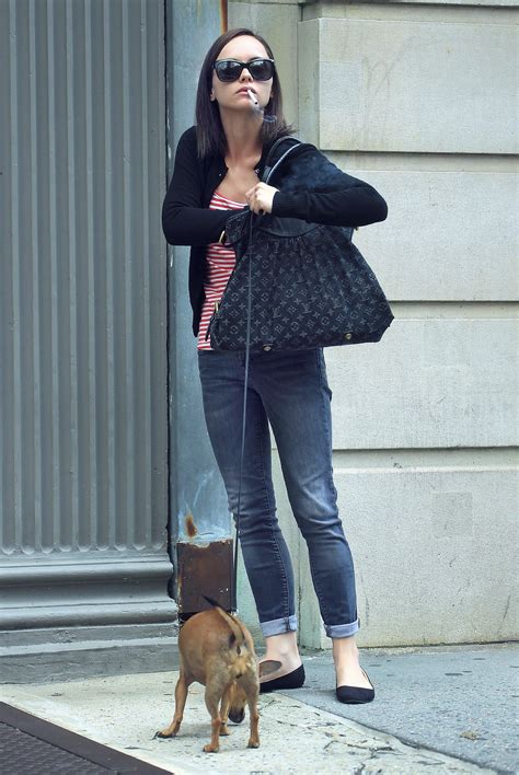 Christina Ricci - walking her dog 26/08/11 : r/prettyfamoussmokers