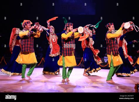 Traditional Chhapeli Dance Hi Res Stock Photography And Images Alamy