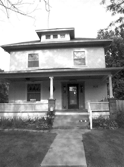 1910 American Foursquare In Ottawa Kansas