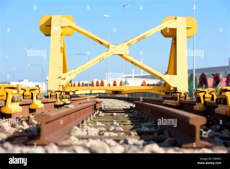 Buffer Stop Hi Res Stock Photography And Images Alamy