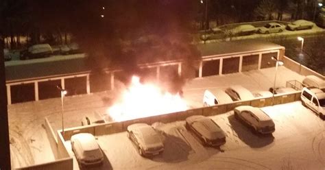 Sex bilar eldhärjades i natt SVT Nyheter