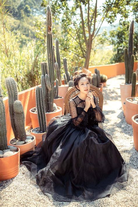 Hot girl kém tuổi sinh con cho đạo diễn trăm tỷ giờ ra sao