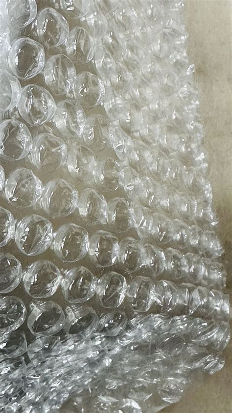 Пузырьковая пленка: надежная упаковка для хрупких предметов