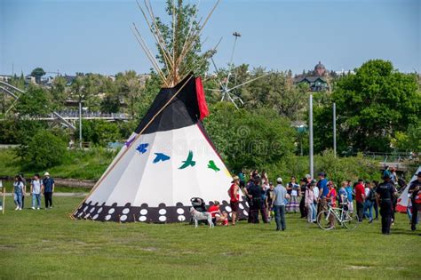 Indigenous Culture at Canada Day Celebrations Editorial Stock Image ...