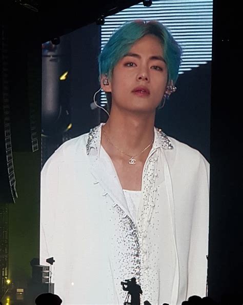 arshiv adlı kullanıcının selcas taken by armys of taehyung in concerts