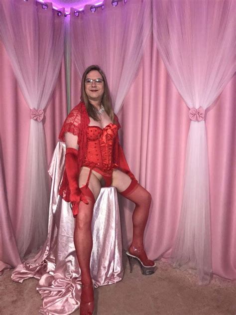 Joanie A Mature Tv Models Her Red Fredericks Corset Photo Ashemaletube