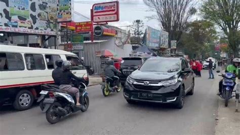 Cuti Bersama Libur Imlek Kendaraan Masuk Lembang Hingga