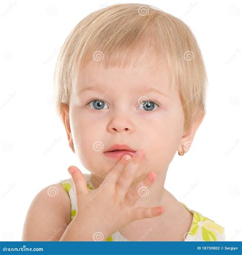 Het Meisje Van De Blonde Met Kort Kapsel Stock Foto Image Of Portret Stemming 18759802