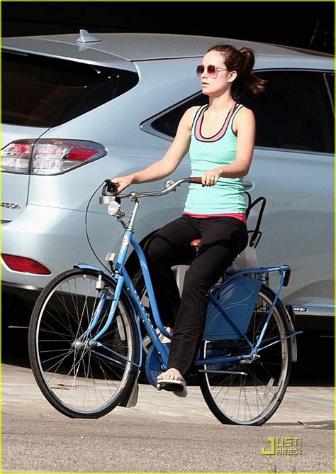 Olivia Wilde Is A Biker Babe Photo 2079582 Olivia Wilde Photos Just Jared Celebrity News