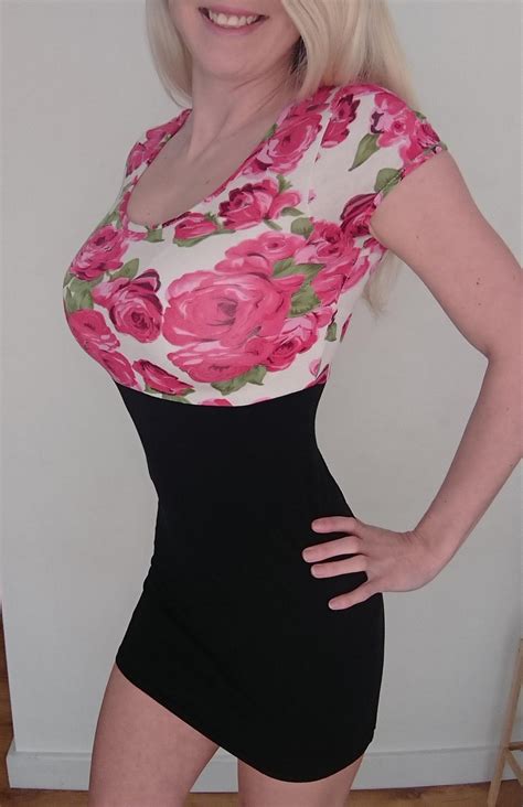 Горячие девушки в обтягивающих платьях