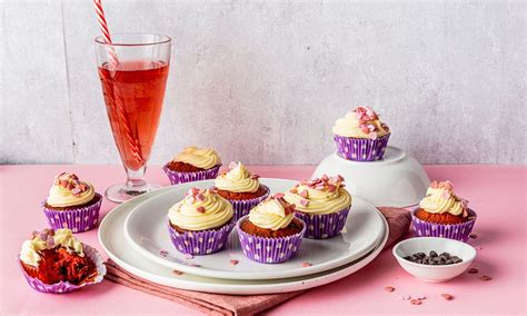 Red Velvet Chocolate Chip Cupcakes Recept Dr Oetker