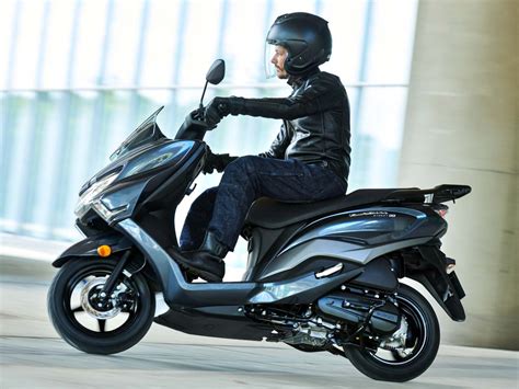 Suzuki Revela Novo Scooter Burgman Street Ex O Rolo Not Cias