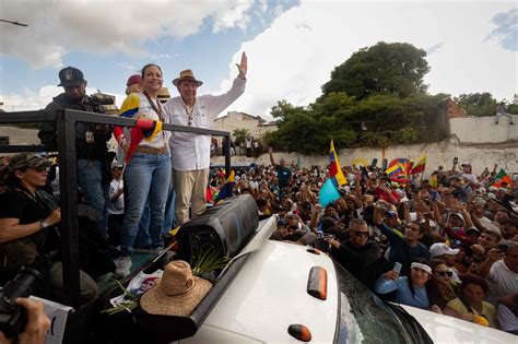 Oposición De Venezuela Celebra Masivo Acto De Campaña