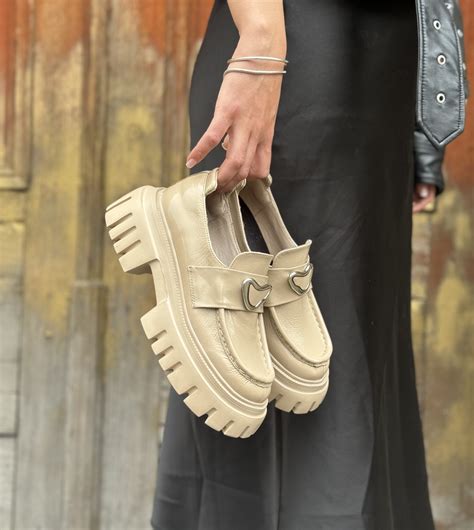 Mocasine moda suela chunky cuero brillante jampier Ilusion nude Sara Pérez
