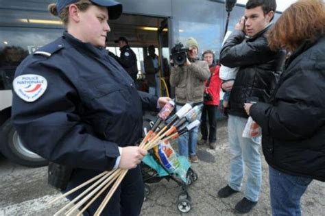 Quand La Gendarmerie Concurrence La Gay Pride Jeune Nation