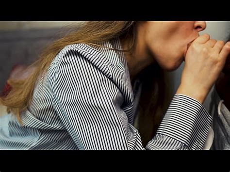 Mi esposa me hace una mamada rápida después del trabajo con semen en la boca XVIDEOS