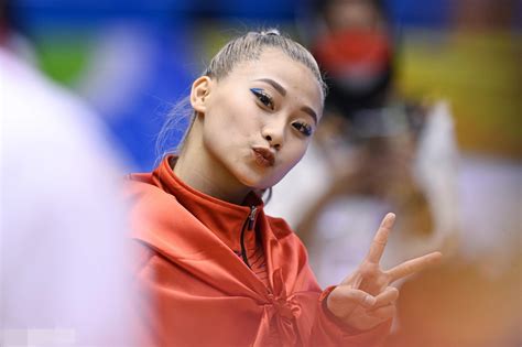 Louis Phạm Hot girl thể dục dụng cụ ồn ào nghỉ chơi với TikToker bán