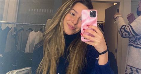 De Buurtpolitie Actrice Liandra Sadzo Geniet In Bikini En Verbaast Fans Veel Te Knap Foto