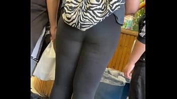 Culito Y Piernas Rica En La Tienda XVIDEOS