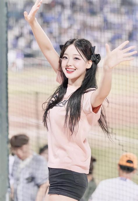 Đeo khẩu trang kín mít vẫn gây sốt diện mạo thật sự của hot girl khiến người xem thêm phần