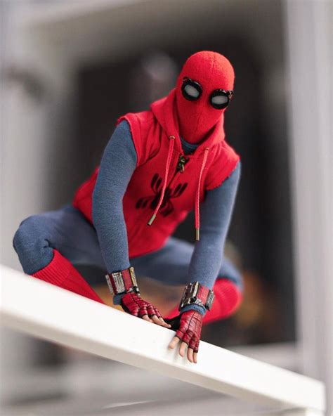 Hot Toys MMS552 Spiderman Far From Home Spiderman Homemade Suit Hot