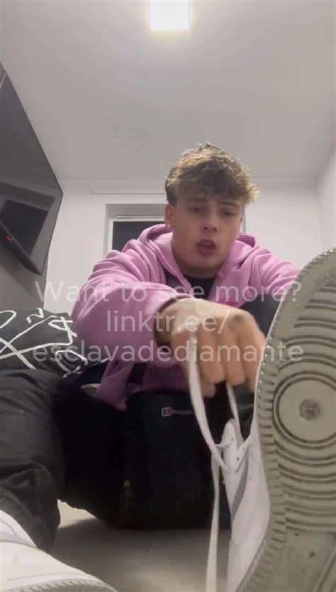 Hot Jock Taking Trainers Off And Releasing Smelly Socks ThisVid