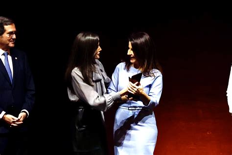 Letizia está rendida ao naked dressing Inspire se na rainha de Espanha