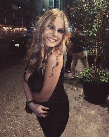 Emily Villari Emilyy Officialemspensiveemily Nude OnlyFans The Fappening Plus