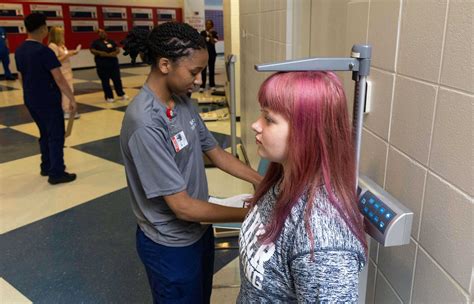 USA Health performs free sports physicals for hundreds of Mobile County