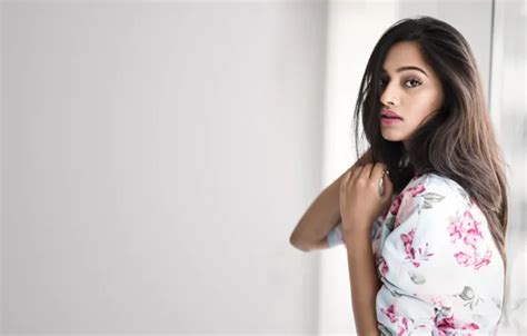 Обои girl hot sexy eyes smile beautiful figure model на телефон и рабочий стол раздел