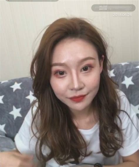 Khi các hot girl bị bóc mẽ nhan sắc thật lúc livestream giây lỡ tay tắt nhầm filter là ăn về