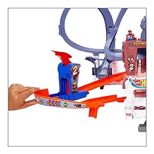Hot Wheels RacerVerse Spider Mans Web Slinging Speedway Track Set With Hot Wheels Racers Spider